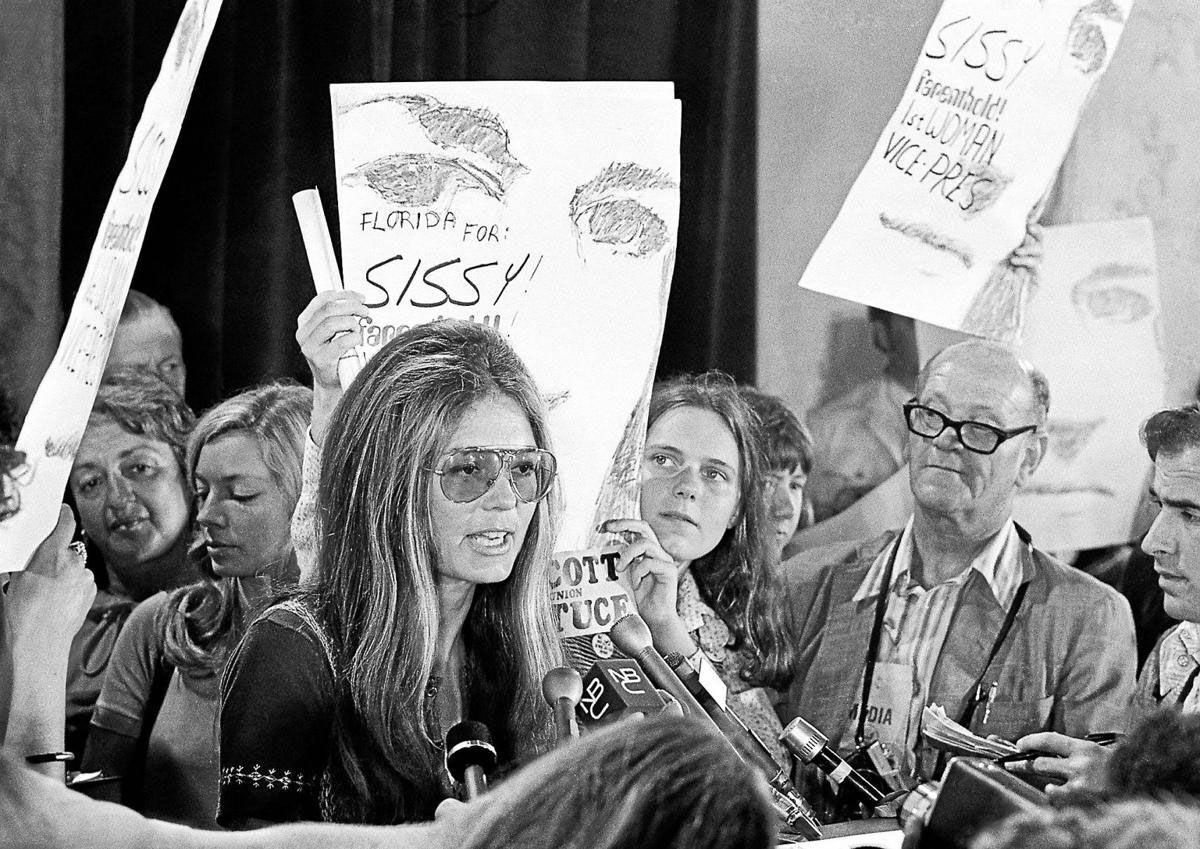 Gloria Steinem en una manifestación en la década de los 70.