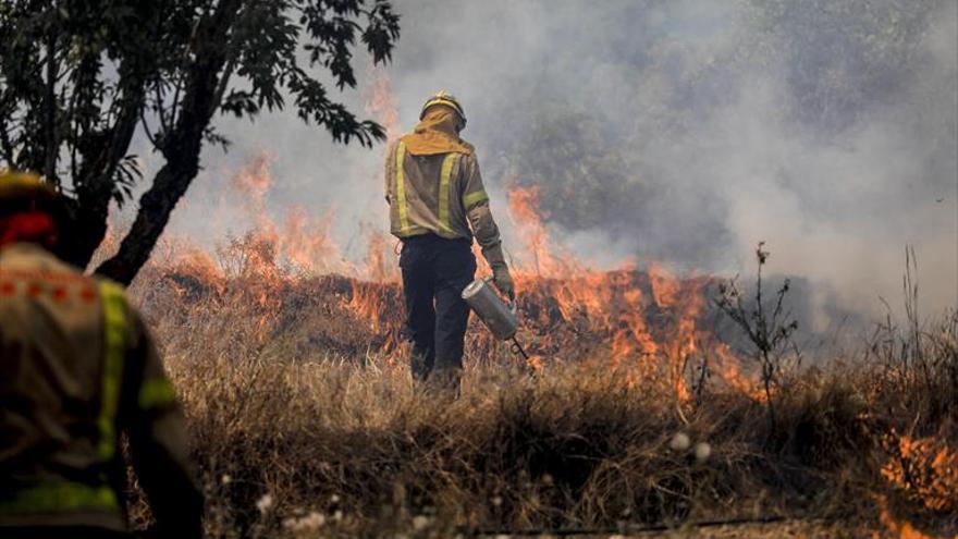 El fuego de Tarragona sigue sin control y ha calcinado ya casi 6.000 hectáreas