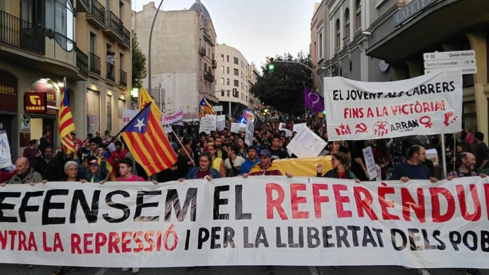 Concentració a Manresa contra els atacs a les institucions catalanes