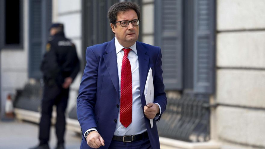 El Gobierno promete a los funcionarios pagarles &quot;en breve&quot; la subida salarial del 0,5% que les debe desde el año pasado