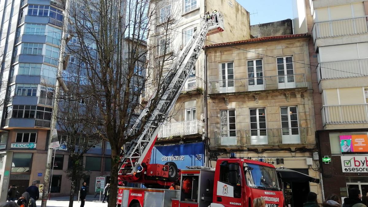 Bomberos en el lugar del suceso.