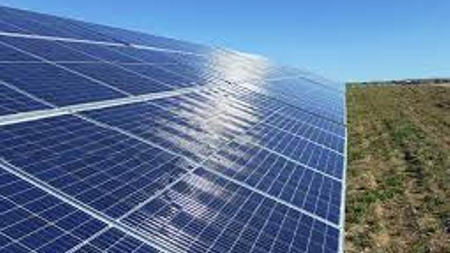 Se ha anunciado el impulso de la construcción en Extremadura de un parque solar fotovoltaico de 350 MW .