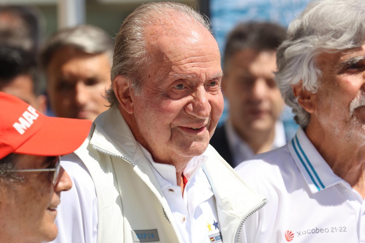 El Rey Juan Carlos regresa al Náutico de Sanxenxo entre vítores y aplausos, a 20 de mayo de 2022.