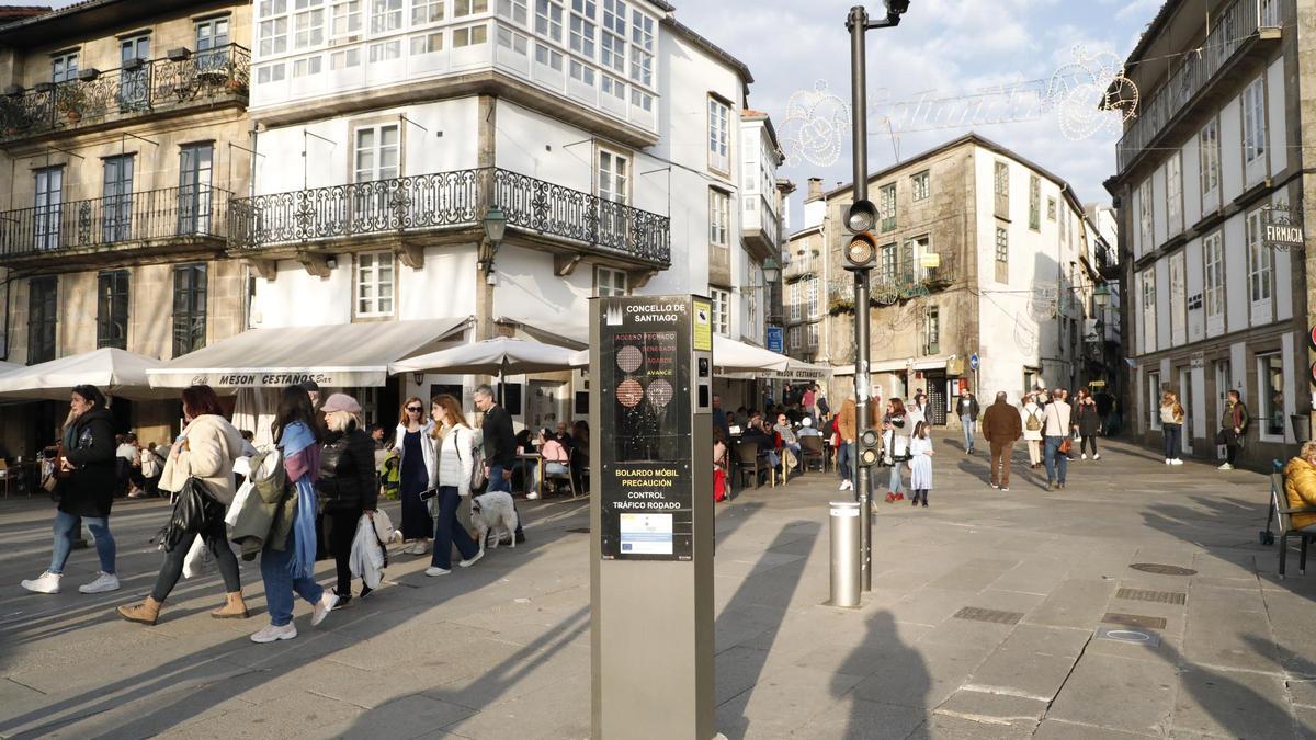 El nuevo sistema de control de acceso de vehículos situado en Porta Faxeira, en el casco histórico de Santiago