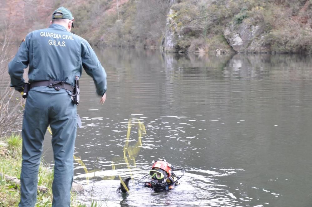 La Guardia Civil busca pruebas en el embalse de Arbón sobre la muerte de Paz Fernández