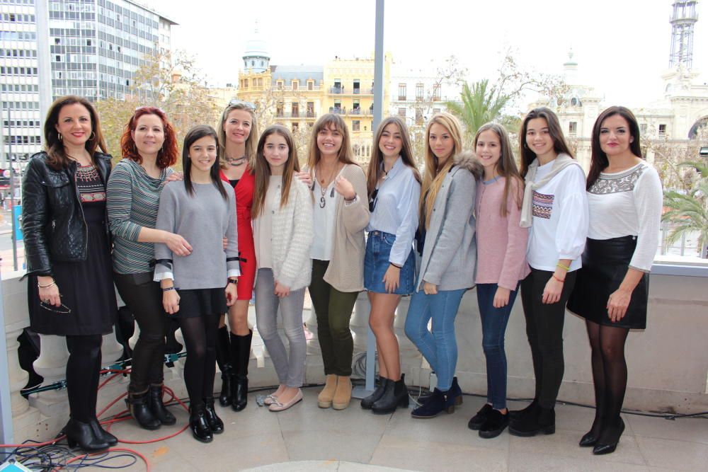 Las falleras mayores infantiles de València estuvieron en el palco