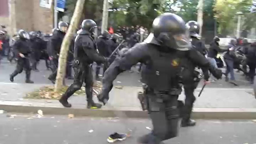 Trece detenidos y 77 heridos durante las protestas en Barcelona