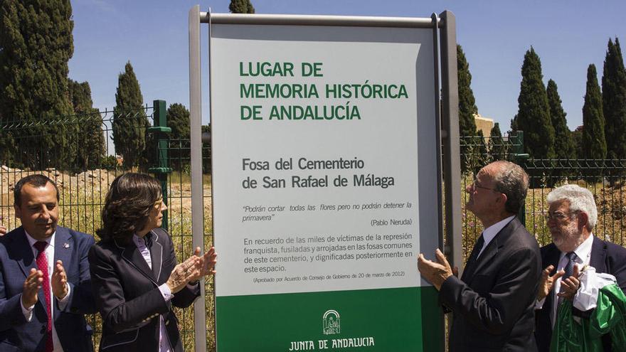 Placa que luce en la entrada del antiguo cementerio de San Rafael.