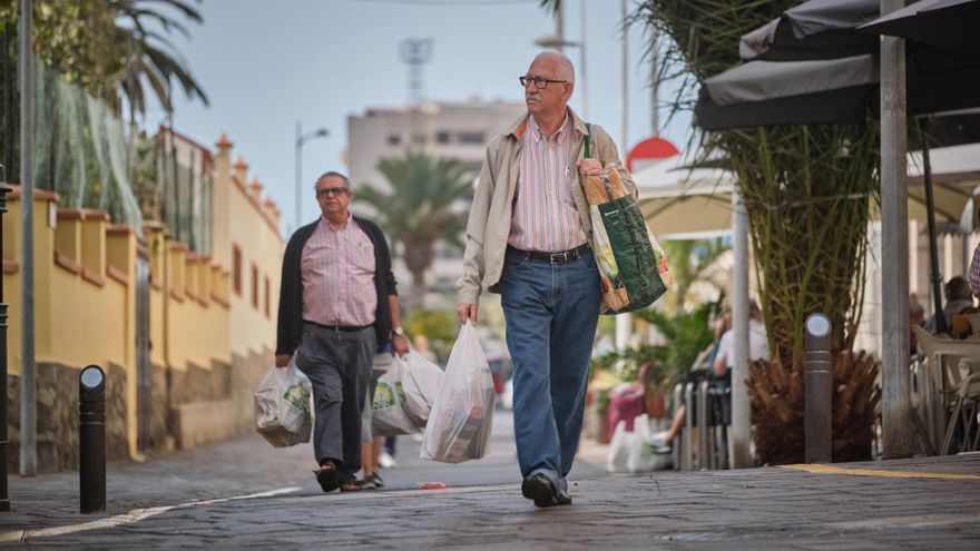 Los sueldos crecen en Canarias tres veces menos que el salario mínimo