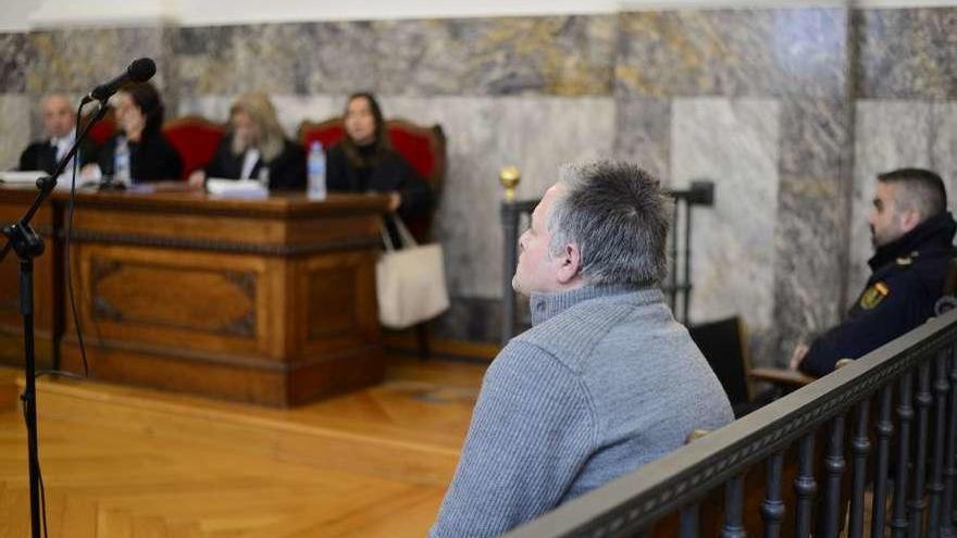 El parricida, ayer, en el Tribunal Superior de Xustiza de Galicia.