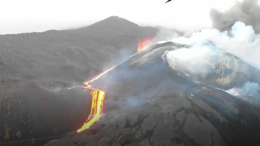 Nuevos centros de emisión del volcán de La Palma a vista de dron