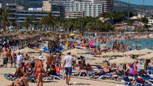 Turistas en una playa