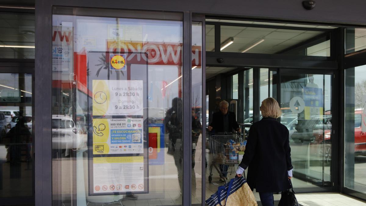 La cadena de supermercados Lidl abrirá sus establecimientos el sábado 15 de agosto en su horario habitual.