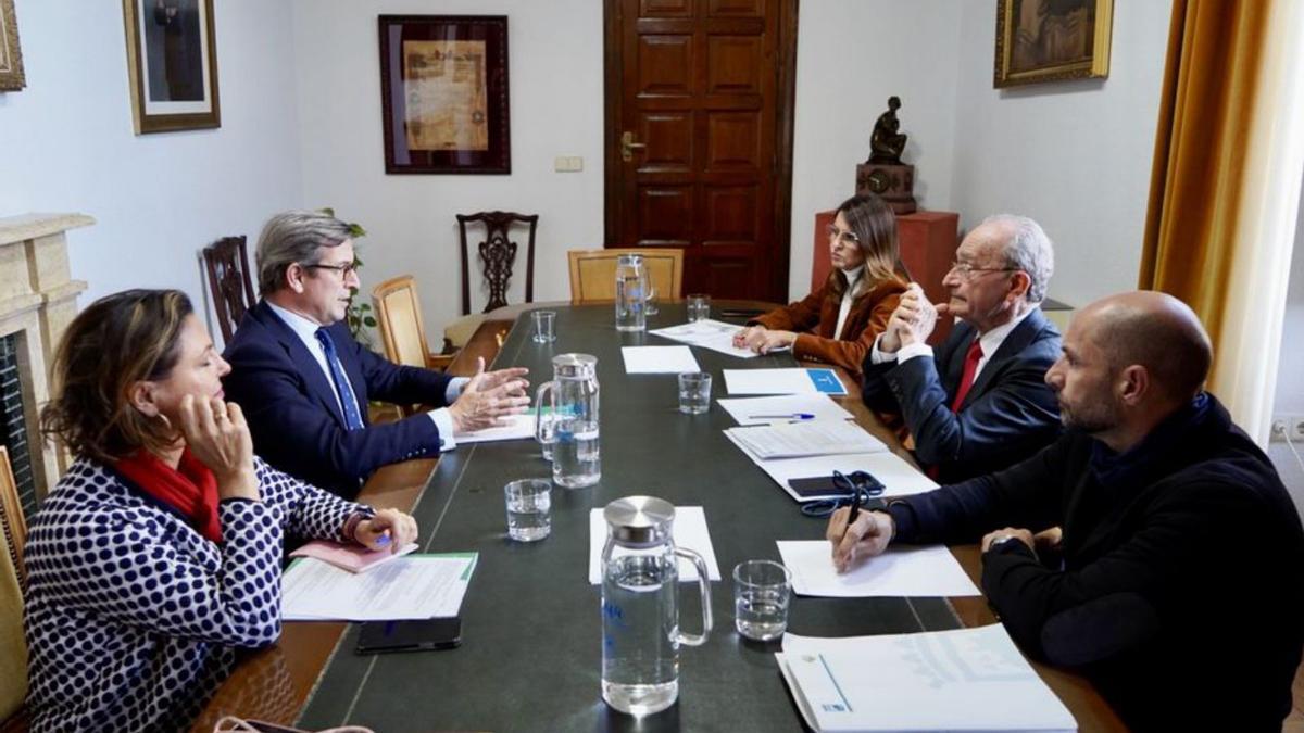 De la Torre y Paradela, durante su reunión en Málaga. | L.O.