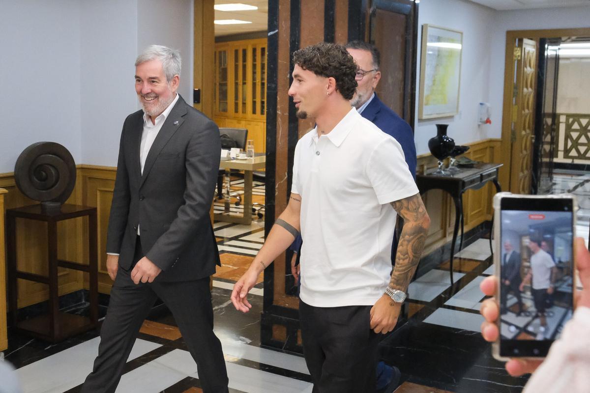 Recibimiento a Yeremy Pino en la Presidencia del Gobierno de Canarias en Las Palmas de Gran Canaria