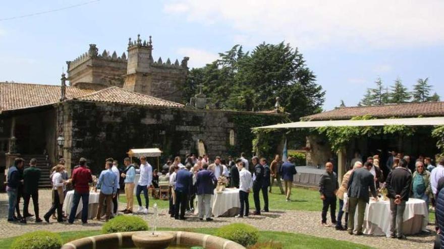 Jugadores, directivos, técnicos y trabajadores del Celta, ayer, en el pazo de Nigrán donde celebraron la comida de cierre de temporada.