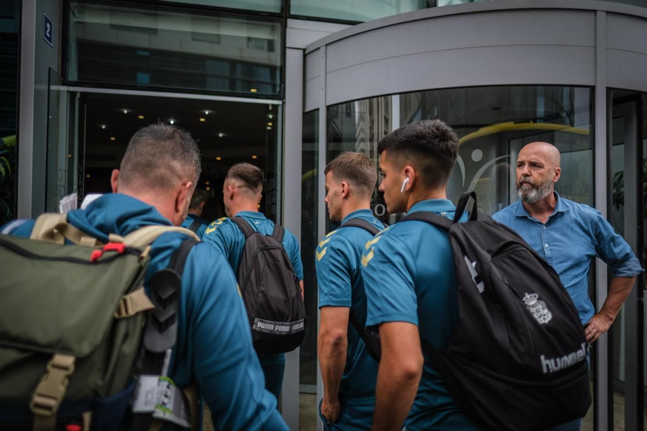 Llegada de la UD Las Palma a Tenerife por el derbi canario que se jugará esta noche