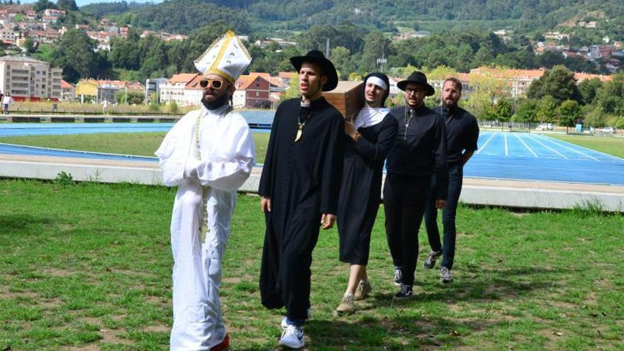 La puesta en escena de un grupo, ayer en A Xunqueira.