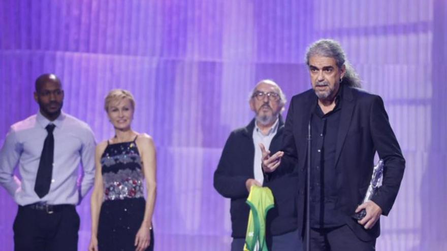 León de Aranoa, rebent el premi a la millor comèdia.  | TWITTER