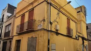 Nules adopta medidas drásticas contra la okupación: Ayuntamiento y vecinos tabican casas deshabitadas