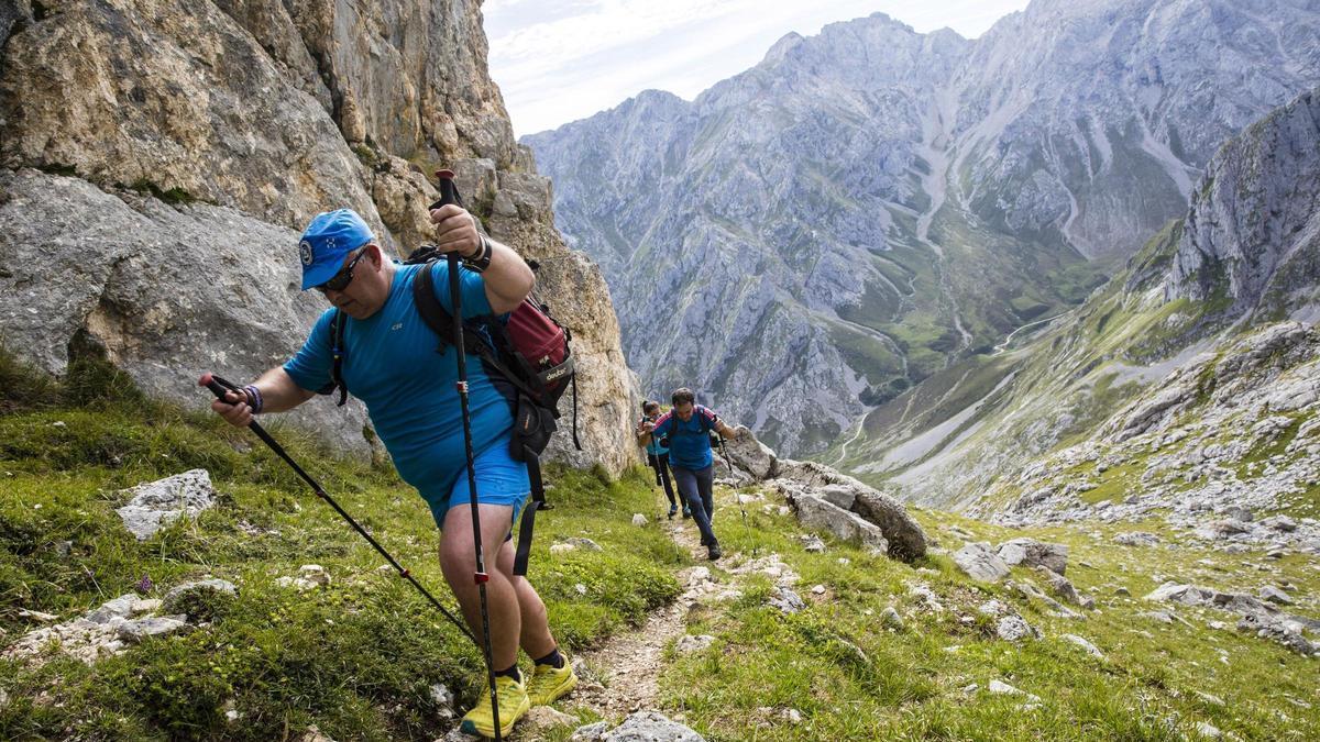 Senderistes nos Picos de Europa.