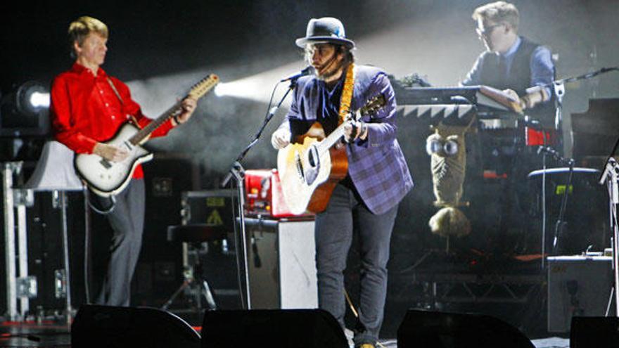 El público, que llenó el Auditorio Mar de Vigo, se entregó al rock de Wilco.  // Marta G. Brea