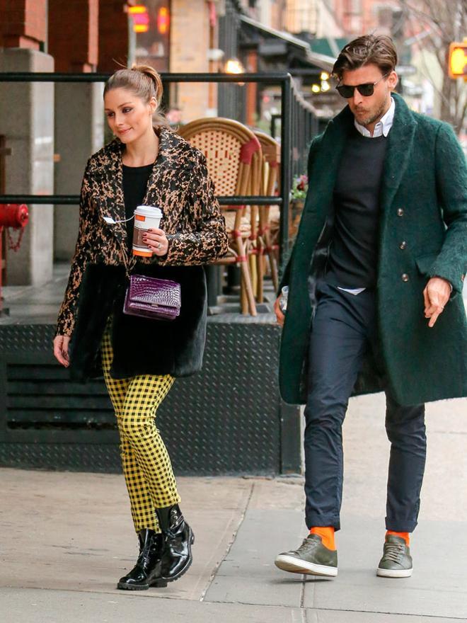 Olivia Palermo con pantalones de Zara junto a su novio Johannes Huebl en Nueva York