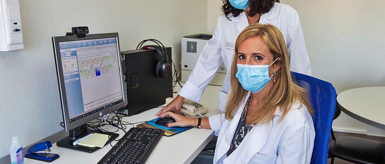 La investigadora principal Manuela Domingo y Rosana Clement, miembro del equipo.