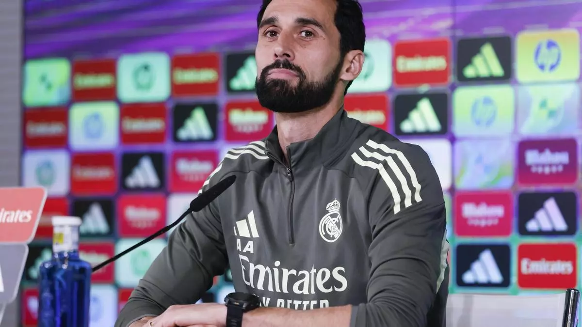 Arbeloa revela cómo fue su charla con Xabi Alonso tras tomar su relevo: “Me deseó lo mejor”