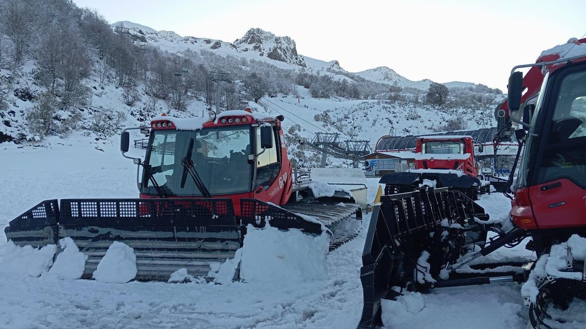 Máquinas trabajando en Fuentes de Invienro