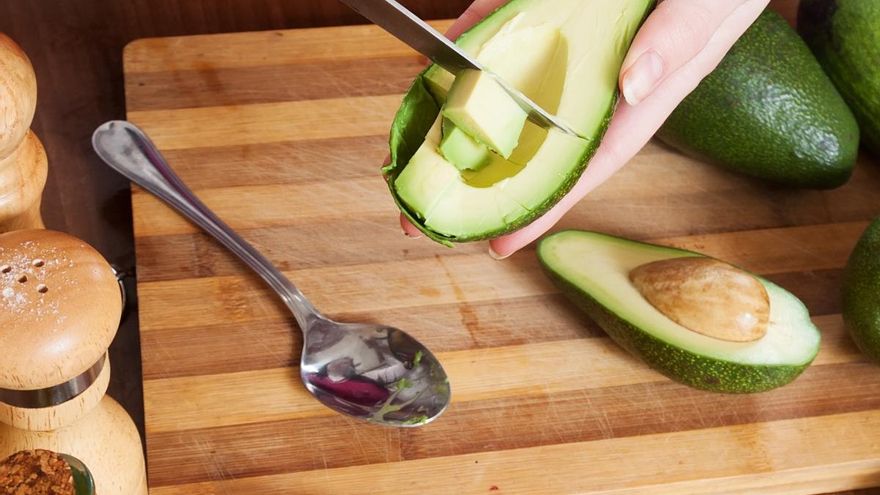Esto ocurre en tu cuerpo si comes aguacate todos los días: regula el azúcar y mejora la digestión
