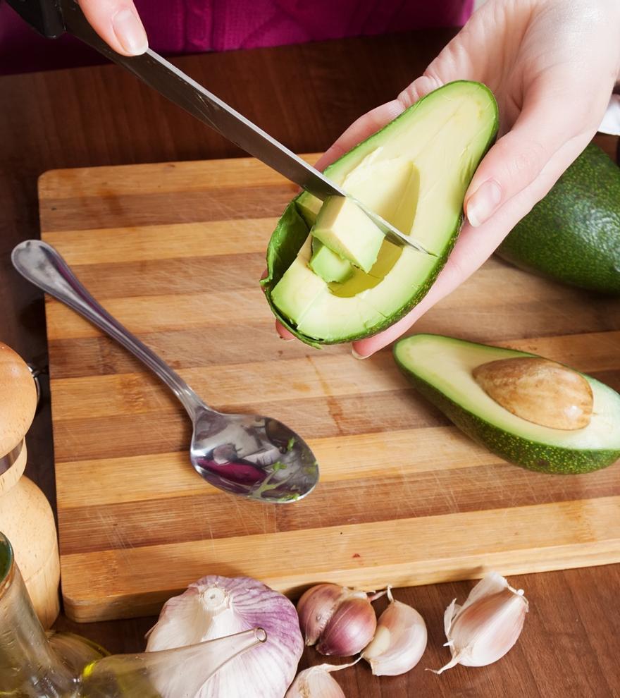 Esto ocurre en tu cuerpo si comes aguacate todos los días: regula el azúcar y mejora la digestión