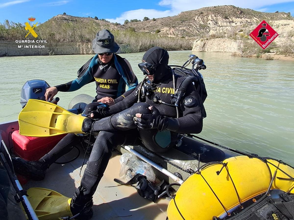 Efectivos del GEAS en el operativo en Orihuela.