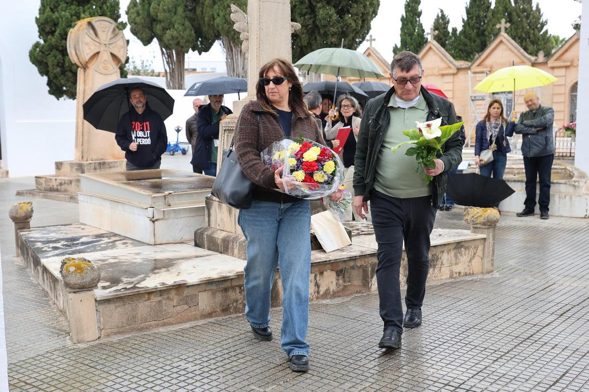 Las imágenes del acto realizado en Ibiza en memoria de las víctimas de la Guerra Civil y la dictadura