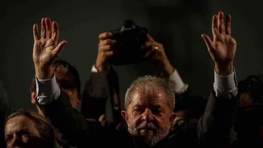 Lula:&quot;Estoy vivo y preparándome para volver a ser candidato a la presidencia&quot;