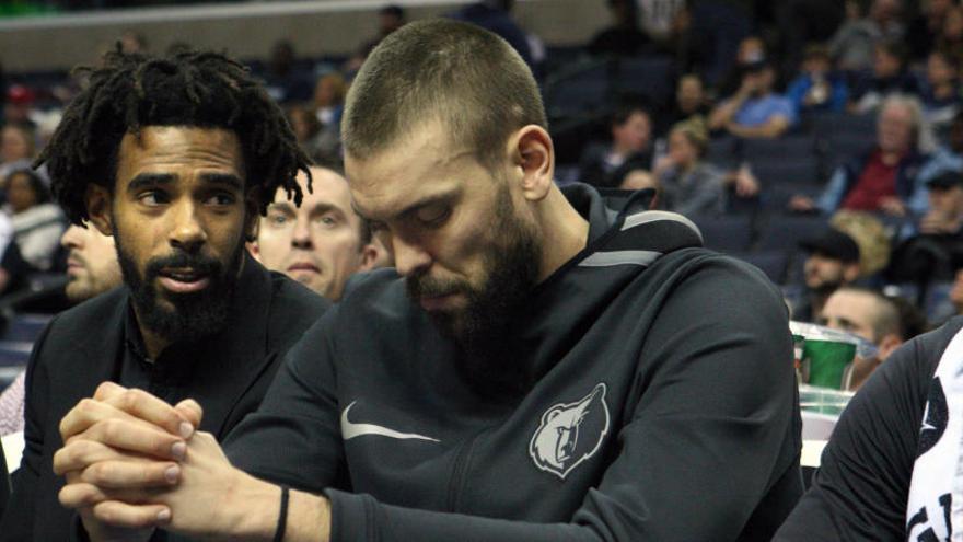 Marc Gasol en el banquillo de los Grizzlies.