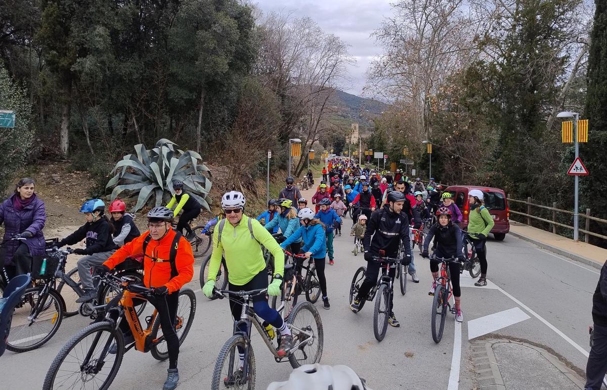 Pedalada del 19 de enero de 2025 reclamando un carril bici entre Cànoves y Cardedeu.