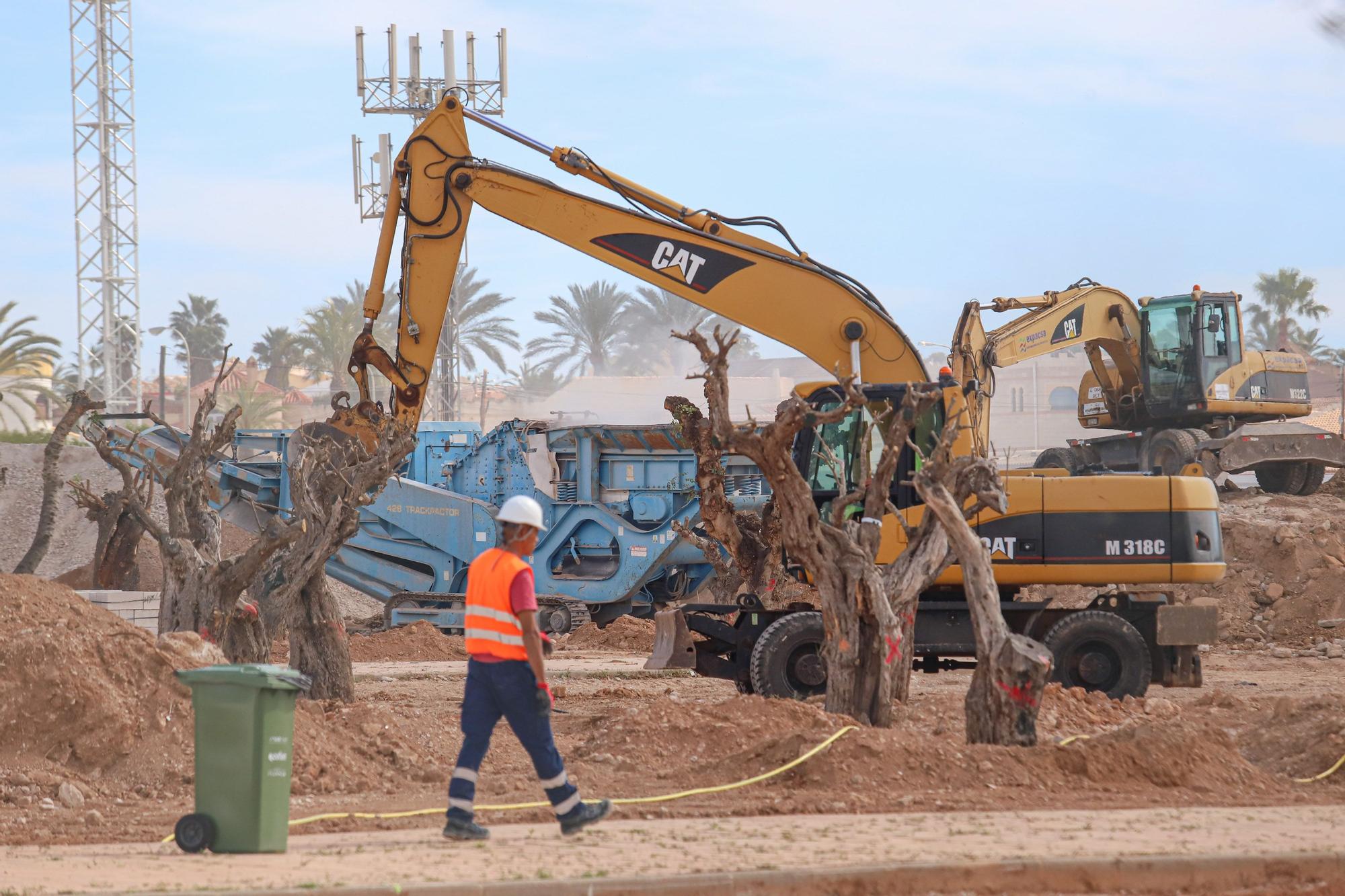 Así van las Obras del  parque La Siesta de la urbanización de San Luís en Torrevieja