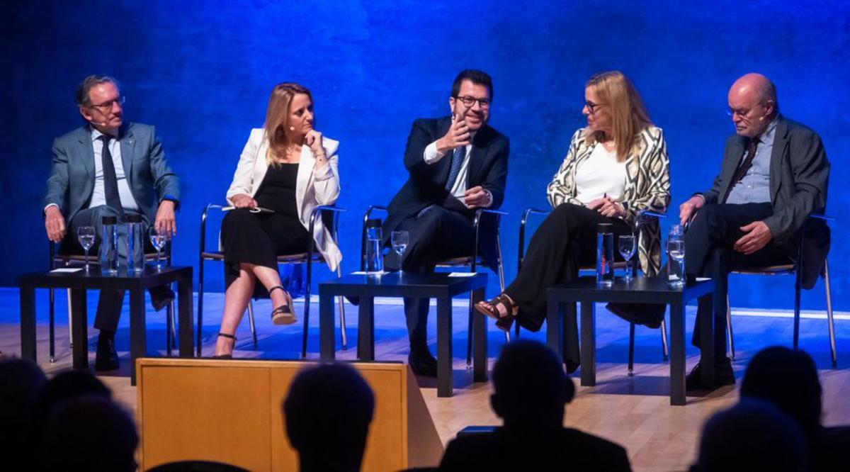 Els exconsellers d’Economia insisteixen en els reptes "de fa 40 anys" Els exconsellers d’Economia insisteixen en els reptes "de fa 40 anys"