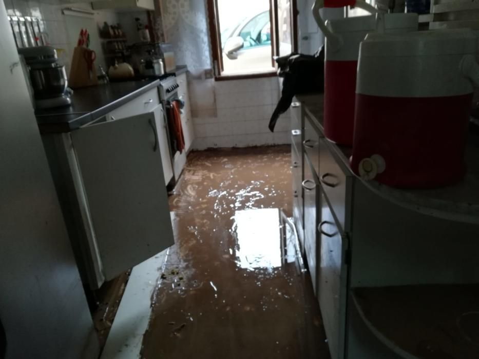 Calles y viviendas destrozadas tras las inundaciones en Sant Llorenç