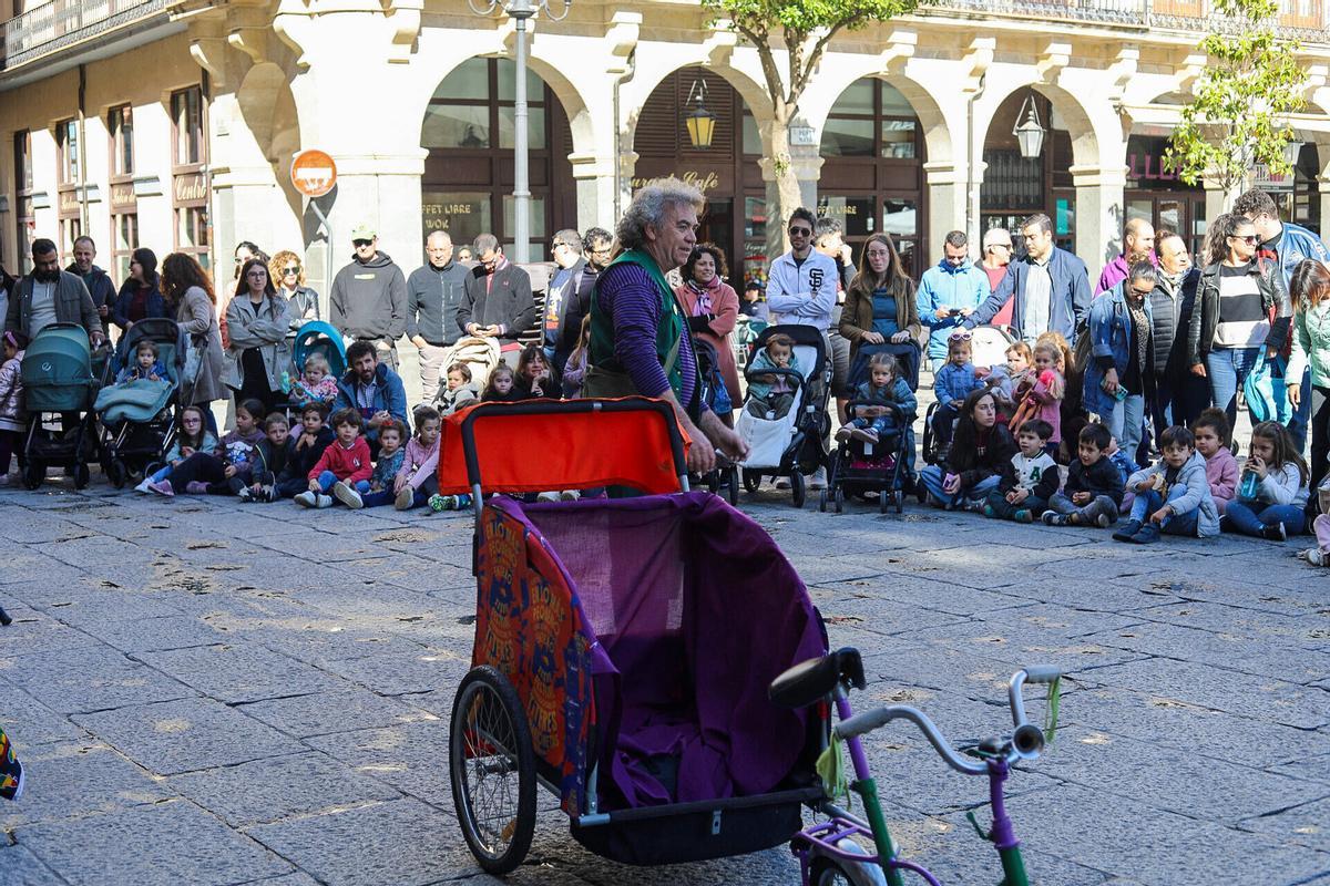 Zamora. Festival de títeres. Pumuki Circo Chisme. Plaza Mayor Zamora. Festival de títeres. Pumuki Circo Chisme. Plaza Mayor
