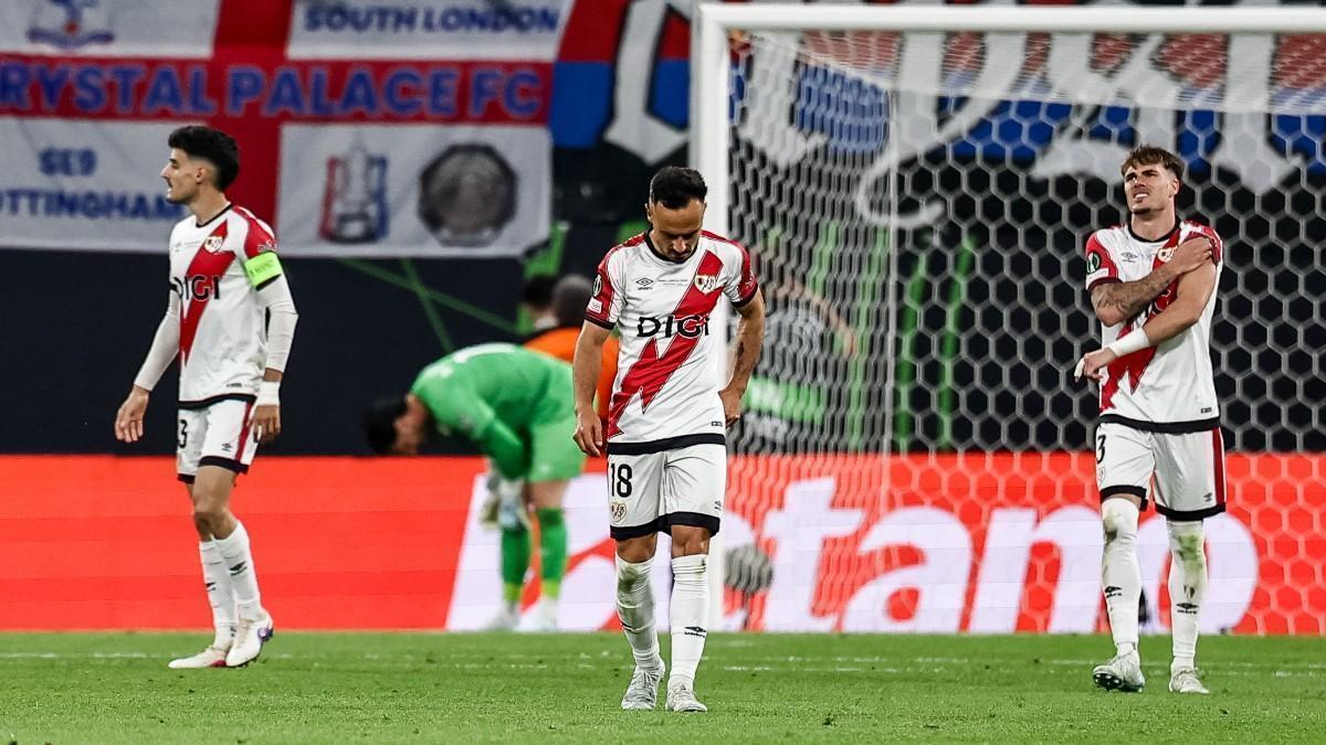 Rayo Vallecano, en su último partido de la temporada durante la final de la Conference League contra el Crystal Palace