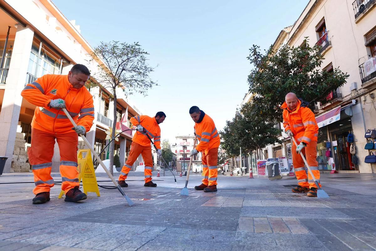 Un grupo de trabajadores de la empresa municipal de Sadeco