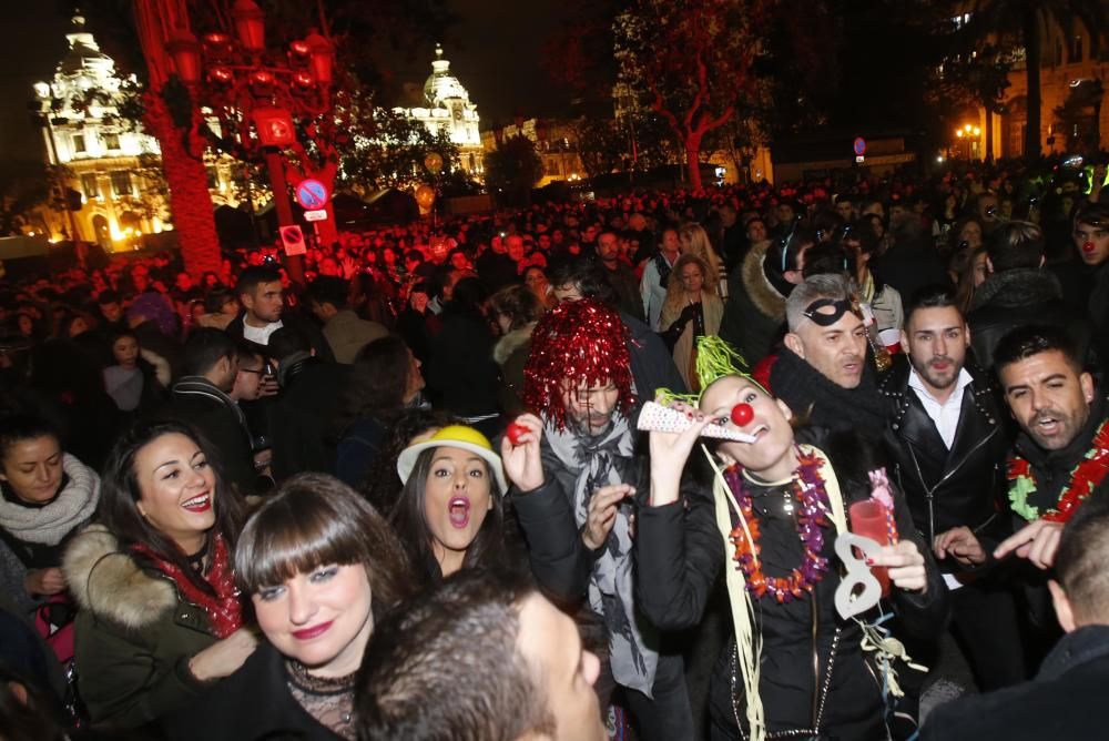 Miles de personas recibieron el año frente al consistorio