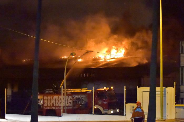 Incendio en la urbanización industrial Las Torres