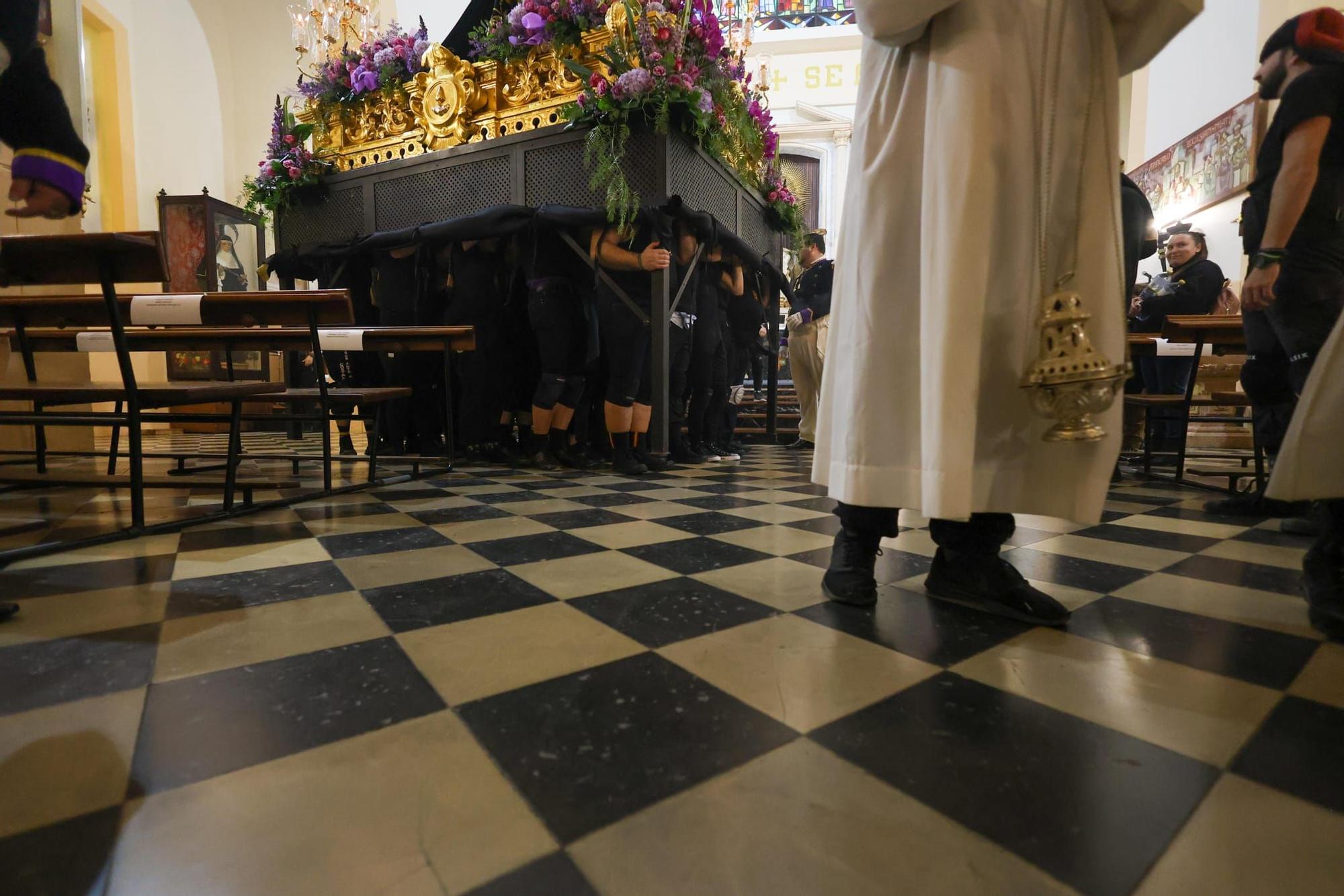 Semana Santa Marinera: La Dolorosa procesiona por el Cabanyal