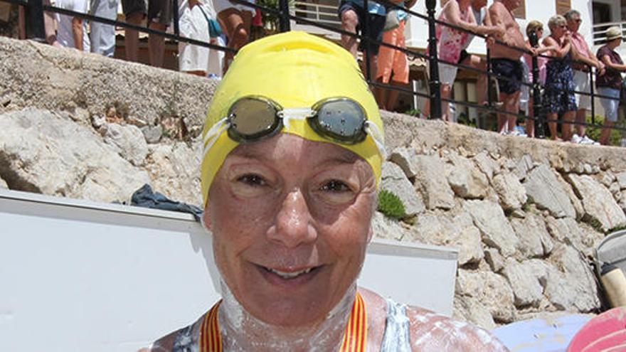 Tita Llorens intentará nadar este domingo desde Ibiza hasta Xàbia sin neopreno
