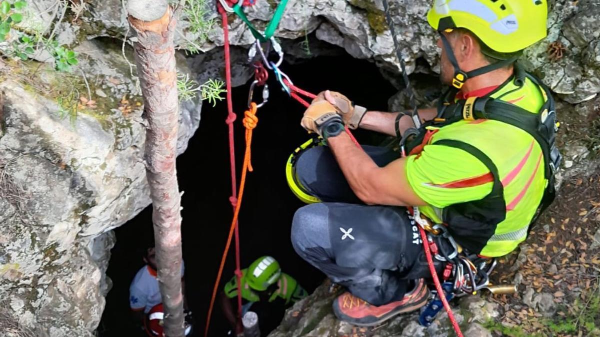 Rescate de una mujer en una cueva de la Pobla Tornesa