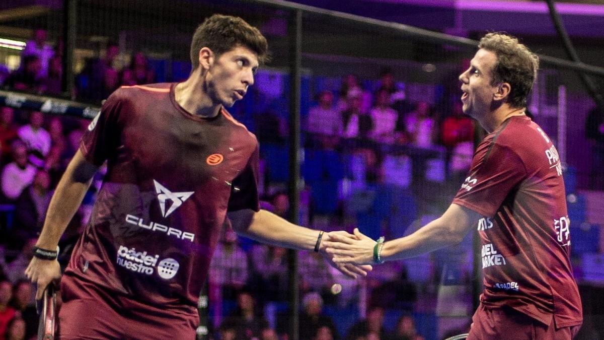 Paquito y Tello se saludan durante su partido