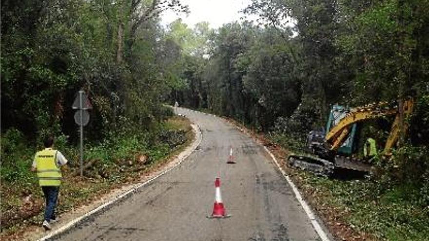 Milloren la carretera que uneix Banyoles i Vilavenut